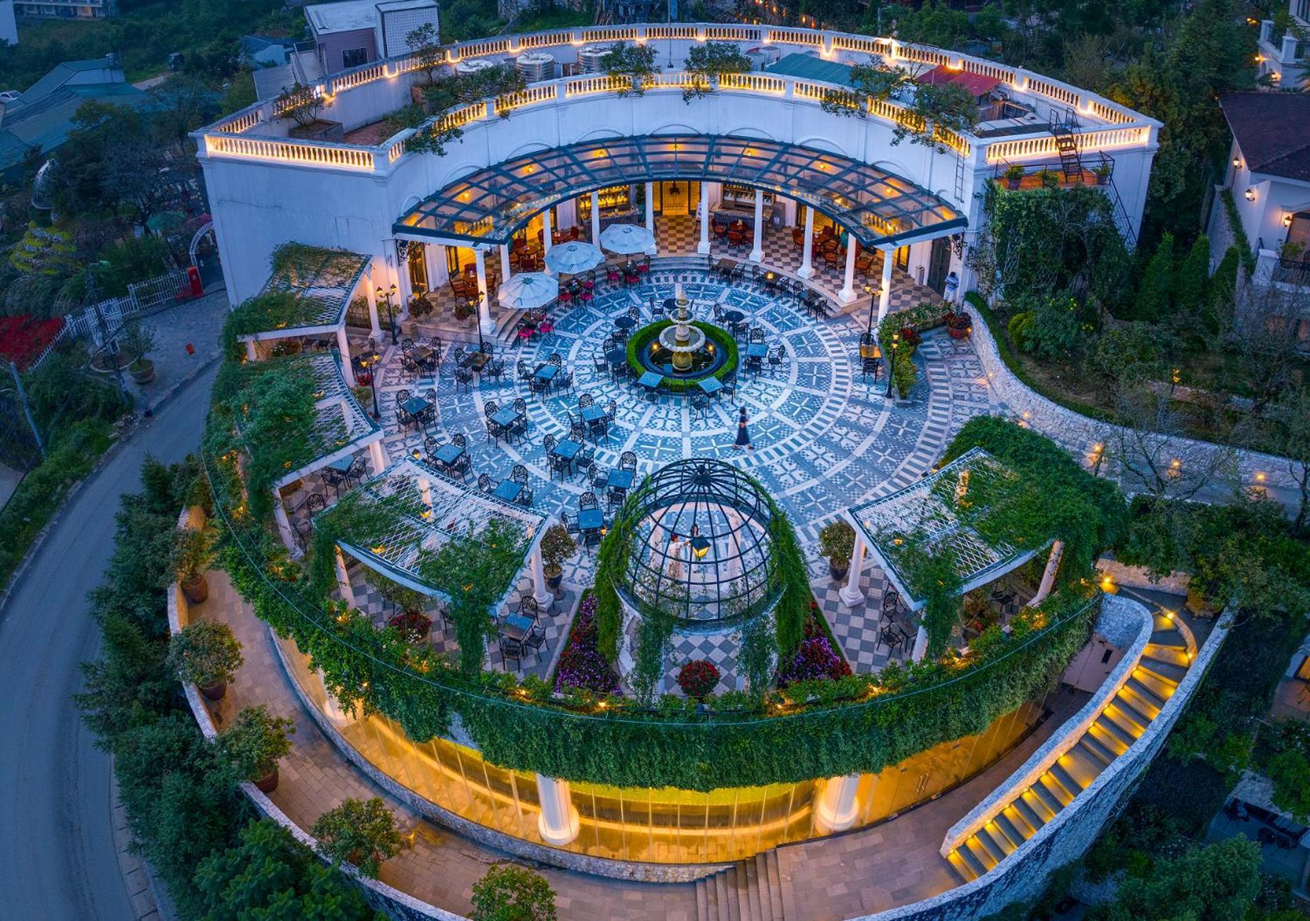 Silk Path Grand Sapa Resort & Spa Exterior foto The hotel's main lobby