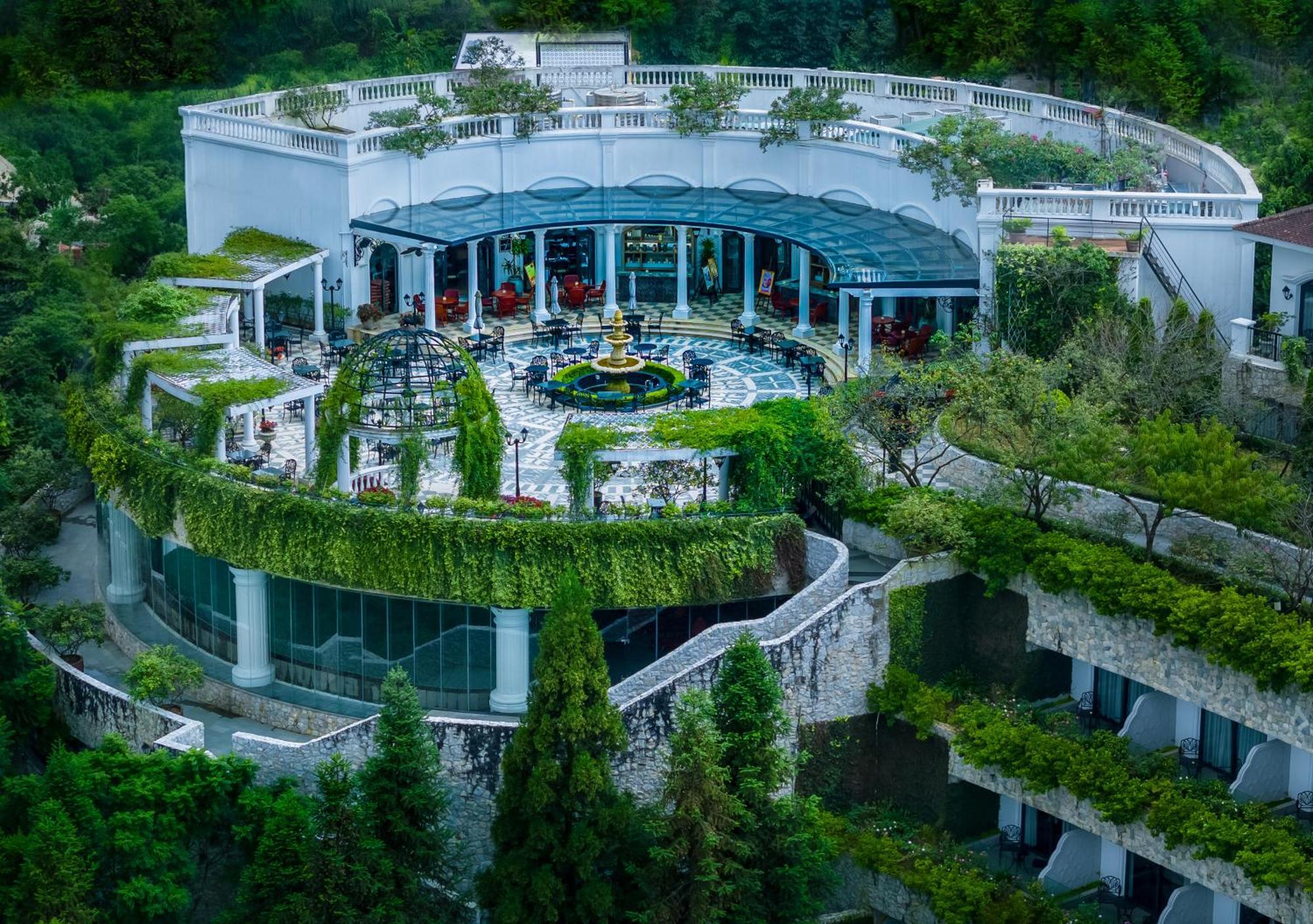 Silk Path Grand Sapa Resort & Spa Exterior foto The InterContinental Danang Sun Peninsula Resort
