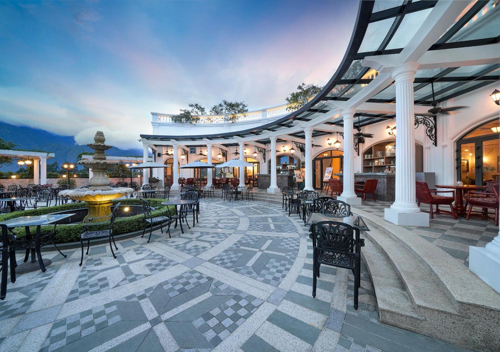 Silk Path Grand Sapa Resort & Spa Exterior foto The restaurant at the hotel